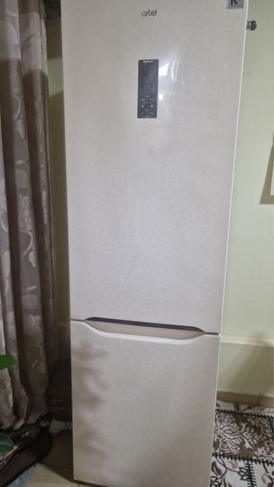 Холодильние Artel