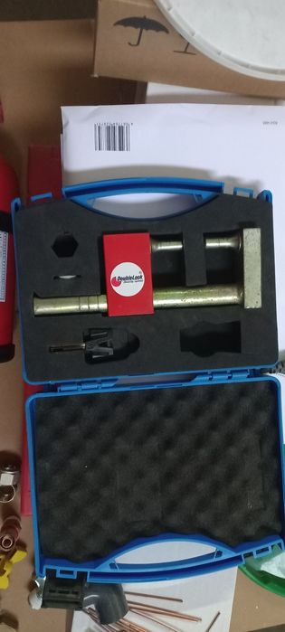 Заключващ механизъм за каравани ремъркета платформи