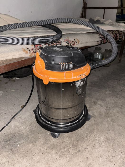 Продам строительный пылесос сп 1500 20