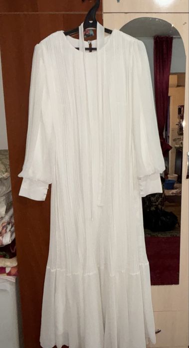 Белое платье, удобное и элегантное