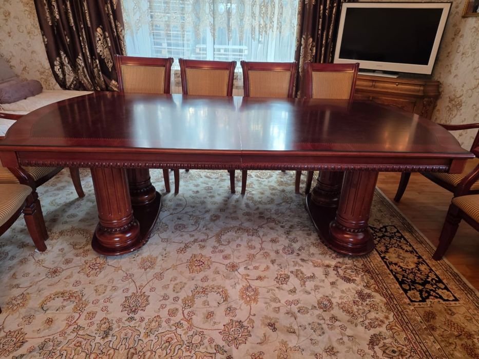 Стол со стульями