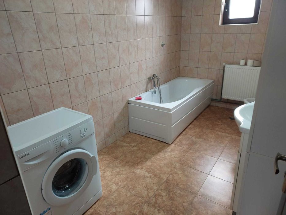 Inchiriez apartament
