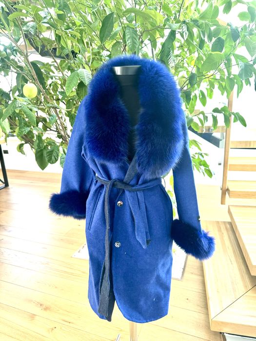 Vand palton din lana de alpaca cu vulpe naturala la 800 lei