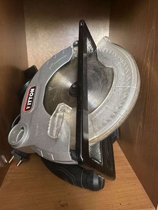 Продам электро пилу 15тыс окончательно.