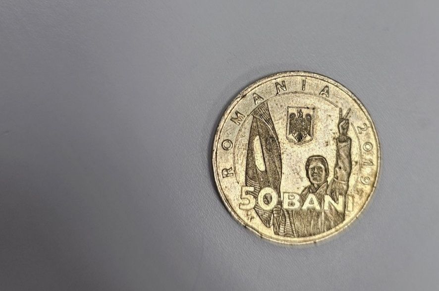 Moneda rara cu auriu strălucitoare