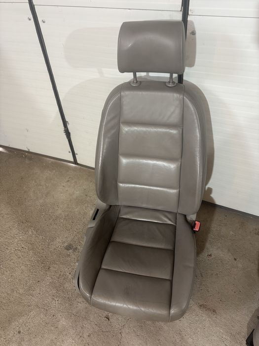 Scaune piele gri fata Stanga/ Dreapta de Audi A6 Uk