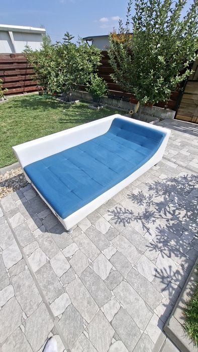 Vând Canapea 200x200cm si covor 1,40-1,98cmNegociabil.