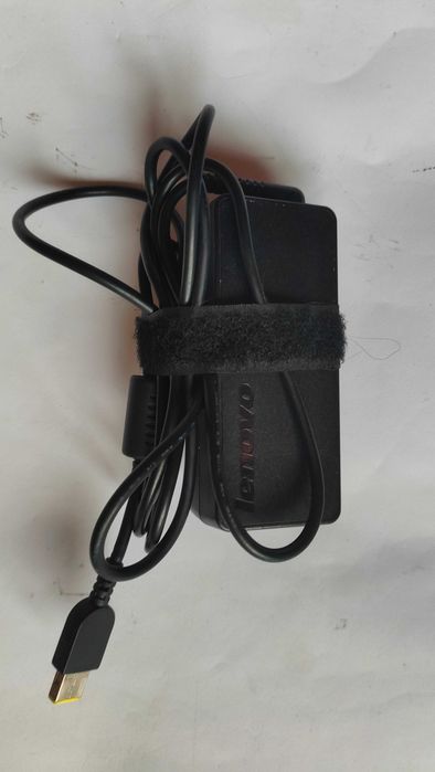 Оригинално зарядно за лаптоп lenovo 65w вата, правоъгълна букса.