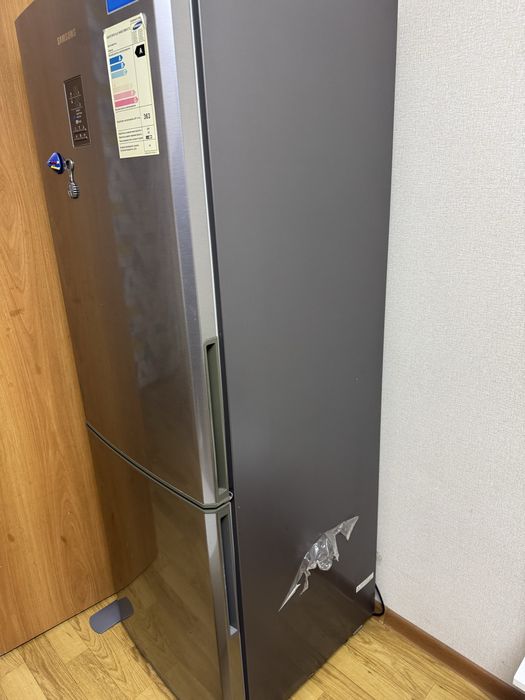 Холодильник Samsung