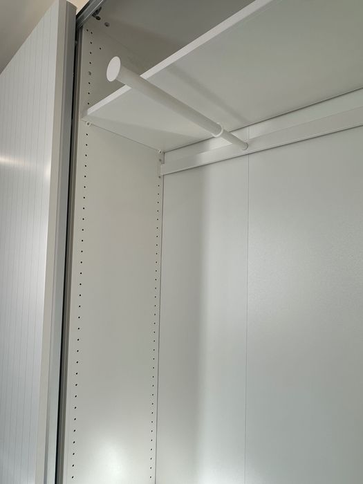 Гардероб с плъзгащи врати