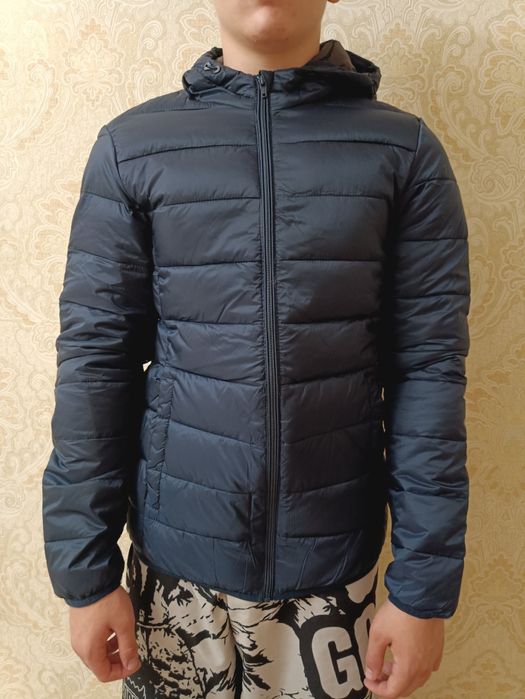 Продам куртку на подростка