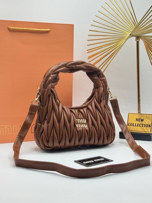 Geanta Miu Miu noua !!! Dimensiuni 26/13 !!!