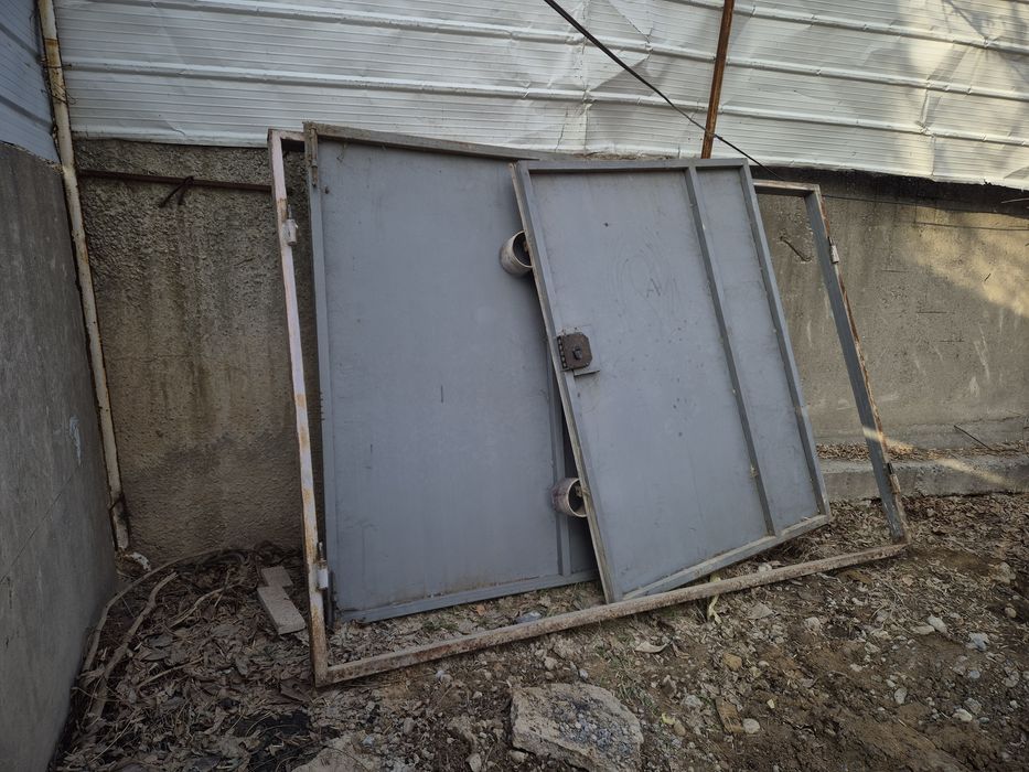 Ворота гаражная б/у