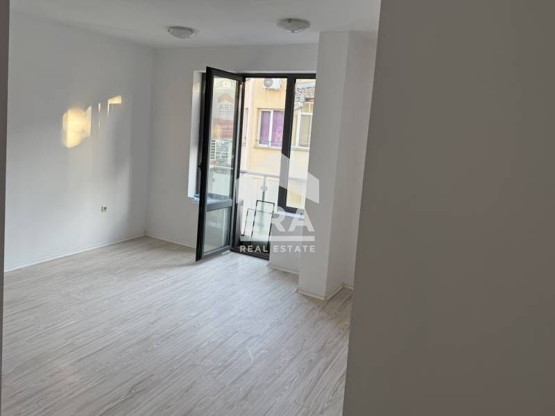 Самостоятелен офис под наем в бизнес сграда , р-н Колхозен пазар.