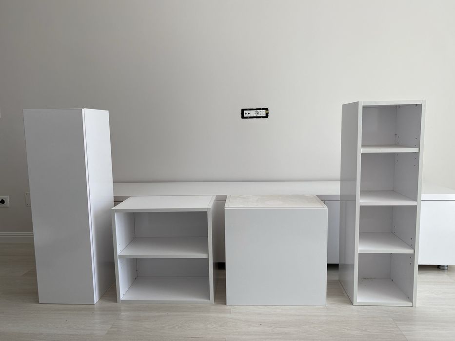 Comoda TV + 4 corpuri suspendate