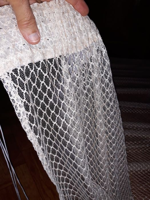 Тюль на окна сетчатая.