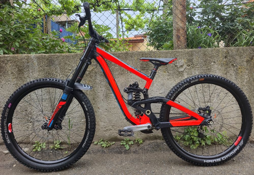 Scott Gambler S размер 27.5 цола Като нов, Rockshox Boxxer,  Downhill bike 4-бутални Sram Guide спирачки Алуминиев велосипед мекица