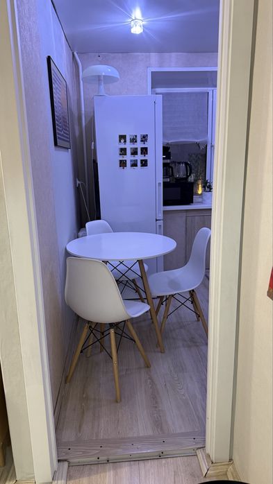 Продам три стула Eames, белые