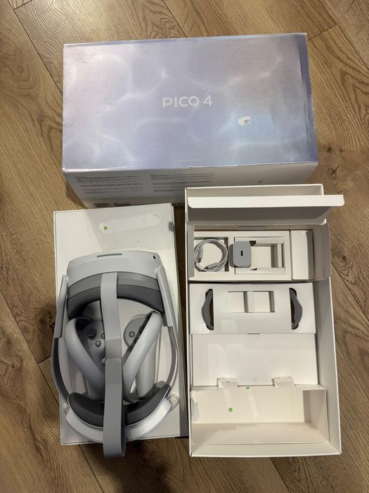Ochelari VR Pico 4 All in One , impecabil ca noi