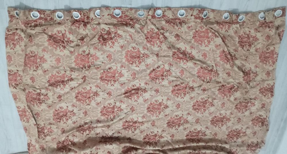 Продам шторы по 2шт