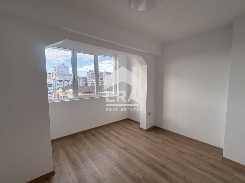 Тристаен (преустроен) апартамент за продажба след основен ремонт, райо