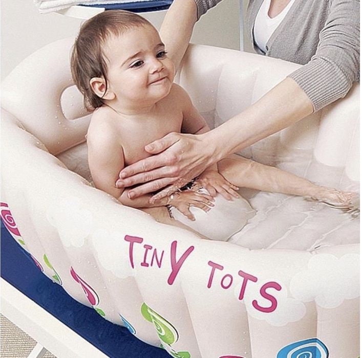 Бебешка надуваема вана удобна за път