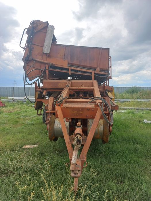 Продам картофеляуборочный комбай.н