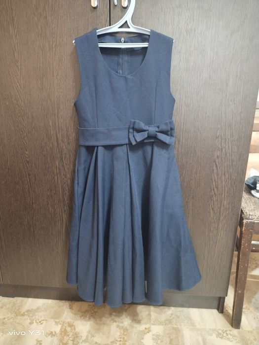 Продам  школьный  сарафан