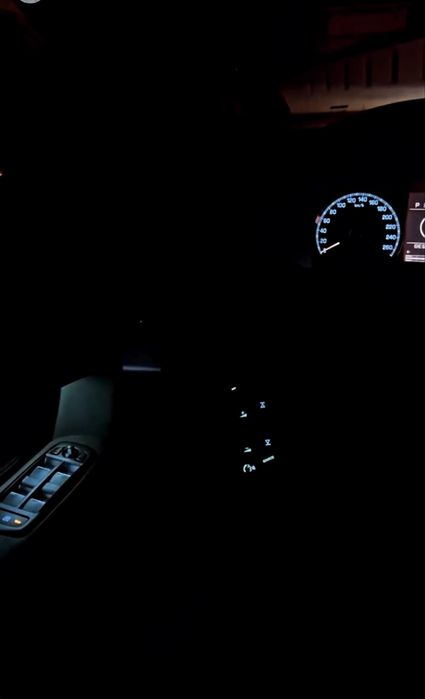Jaguar XF 4.2 V8 Benzină – Full Option, Pachet R, Întreținut Exemplat