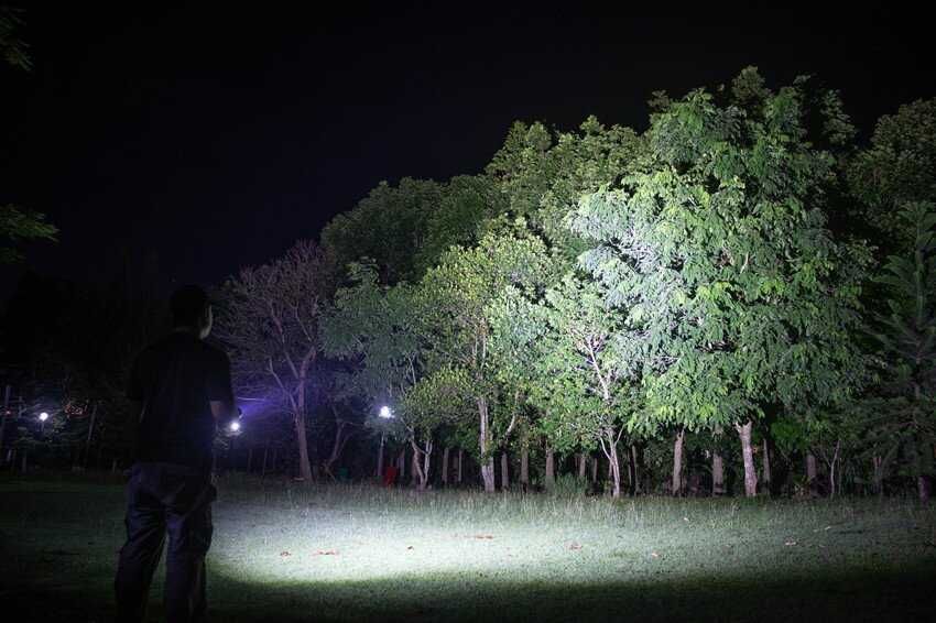 Lanterna de ultima generatie 2021 (11.000 de lumeni, nou)