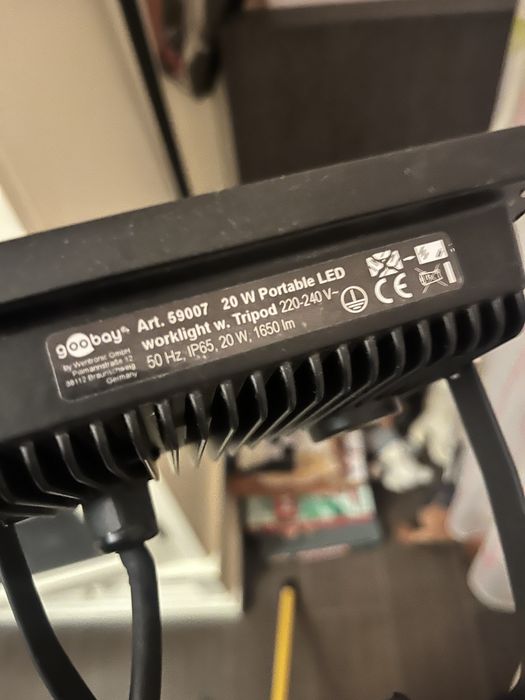 Lampa halogen portabila cu stand telescopic, ca noua. Numai in Iasi.