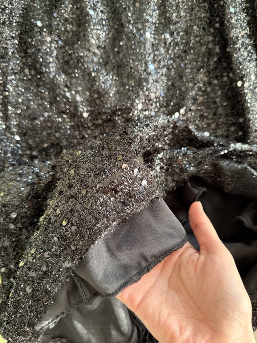 Вечернее платье с открытым плечом