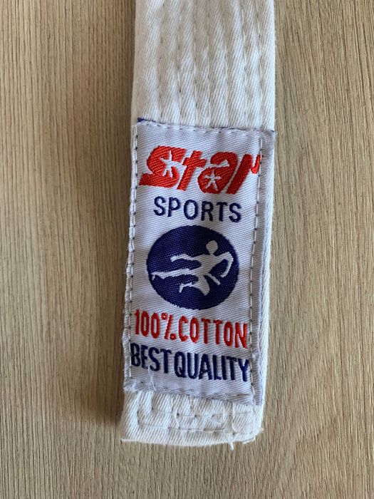 Кимоно и перчатки для единоборств