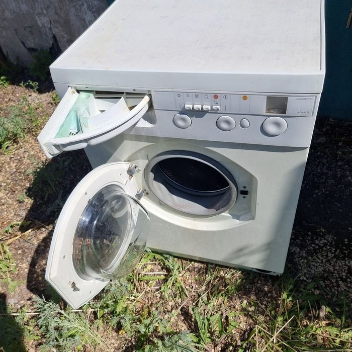 Продам стиральную машину "Аристон"