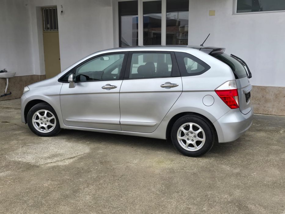 Honda  6 мест fr-v в добро сьстояние