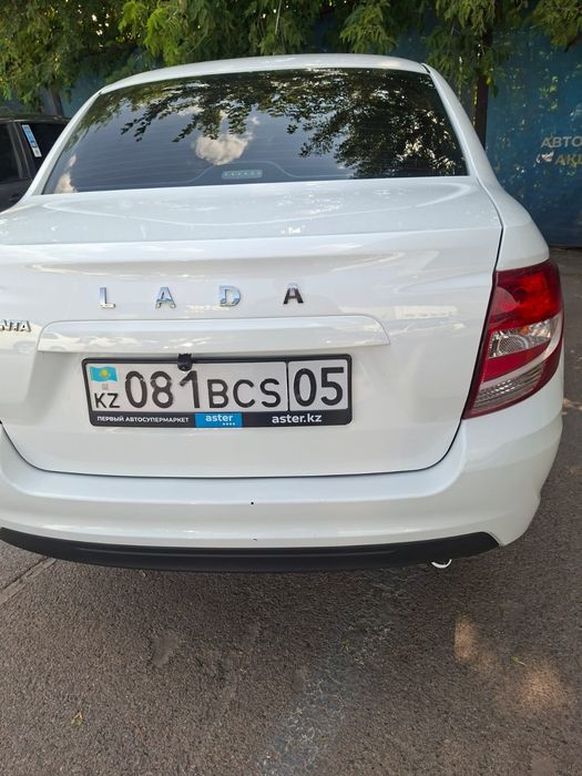 Машина Lada Granta