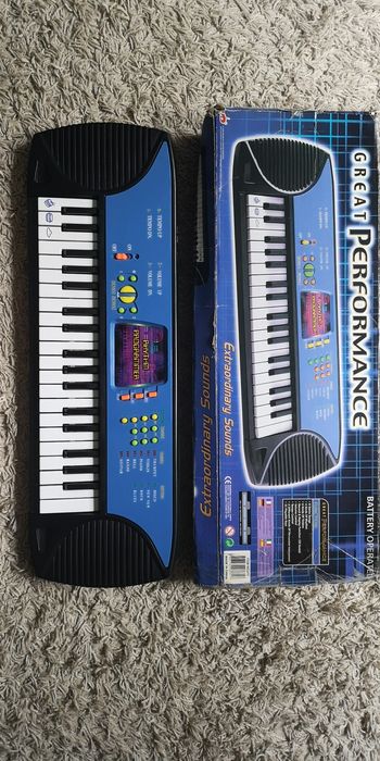 Детское пианино .