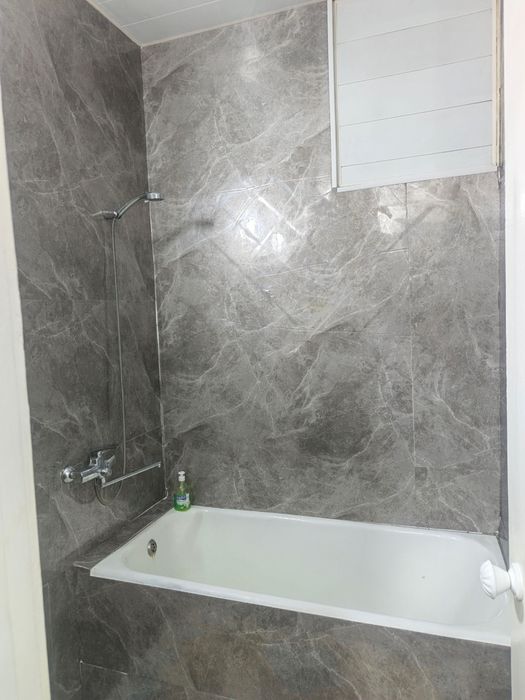 Чиланзар 16. Срочно Продаю 1 переделенная в 2 х. 1 этаж