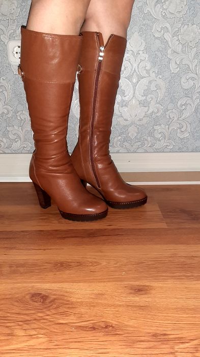 Сапоги новые кожаные. 38размер.