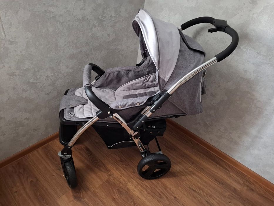 Продам прогулочную коляску