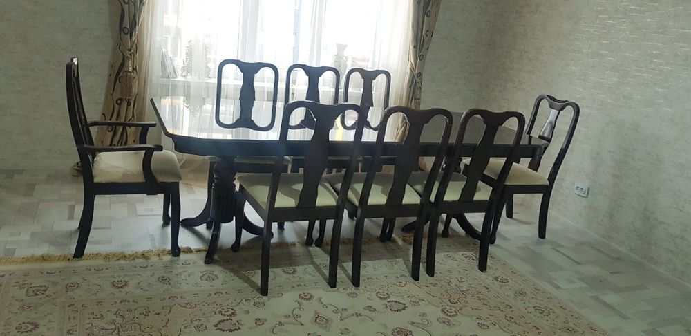 Стол со стульями, гостиная