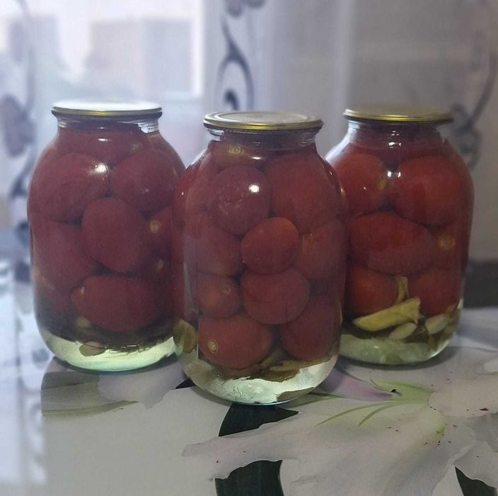 Продам помидоры соленья 2л, огурцы, ассорти