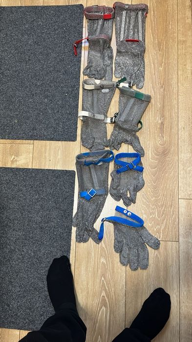 Vând manusa din zale