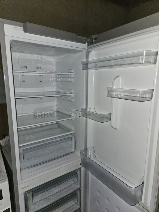 Холодильник Samsung