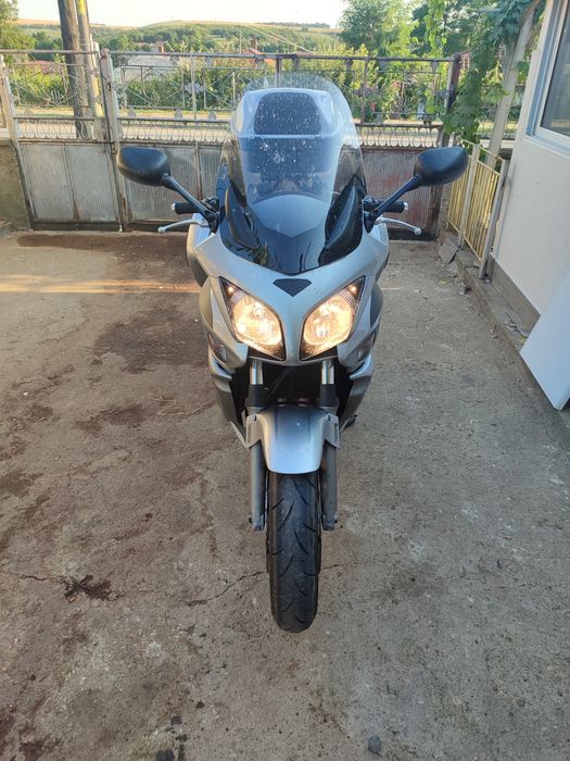 Продавам мотор Honda CBF 100 много добро състояние сменена верига запчатки предна голяма слюда0