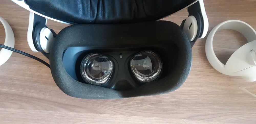 Meta Quest 2 128GB + крепление с АКБ (Срочно)