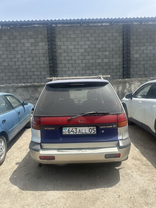 Mitsubishi Space Runner