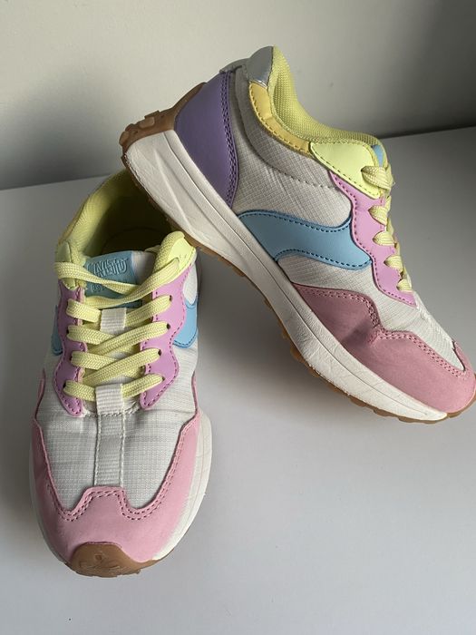 Обувки за момиче Next и Nike