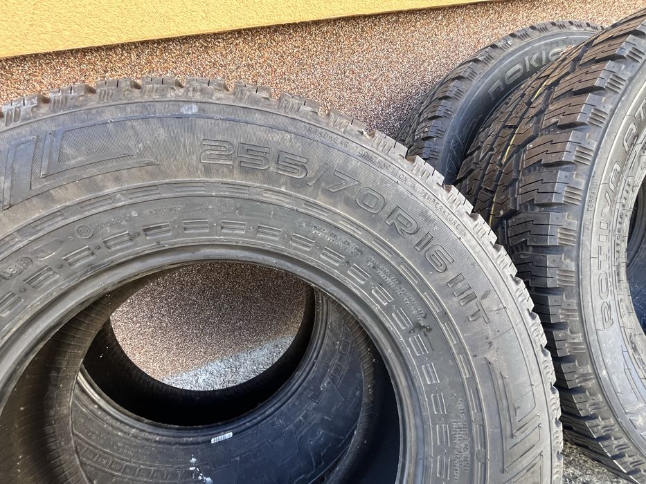 Чисто нови гуми за джип