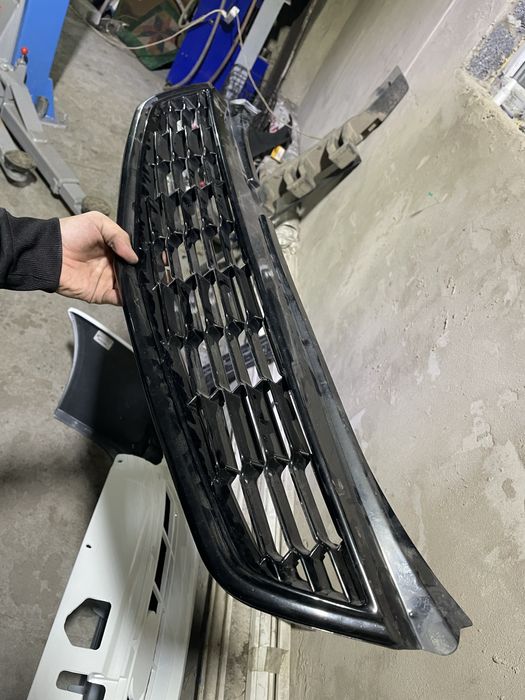 Решетка на приору черный глянец